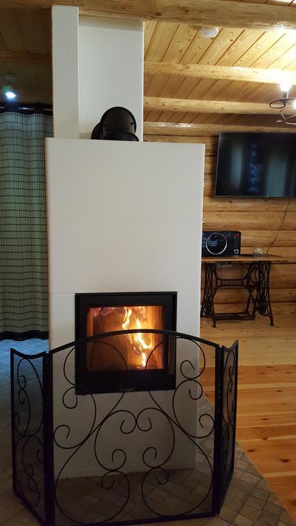 Lindiki Hotel Salaspils Buitenkant foto