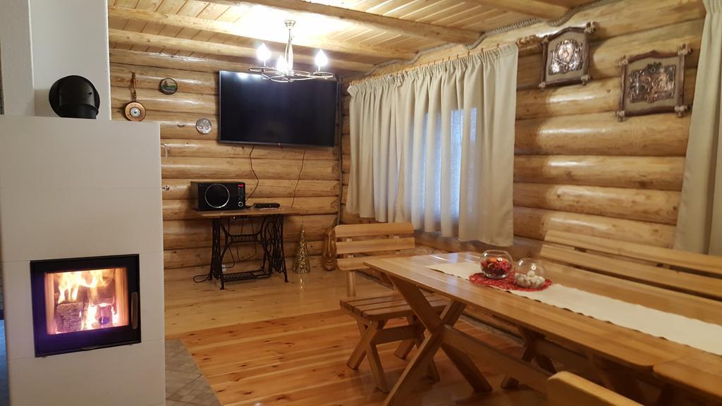 Lindiki Hotel Salaspils Buitenkant foto