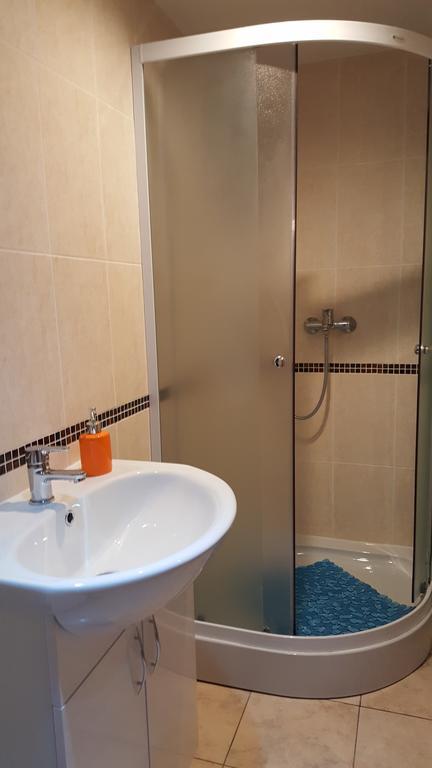 Lindiki Hotel Salaspils Buitenkant foto